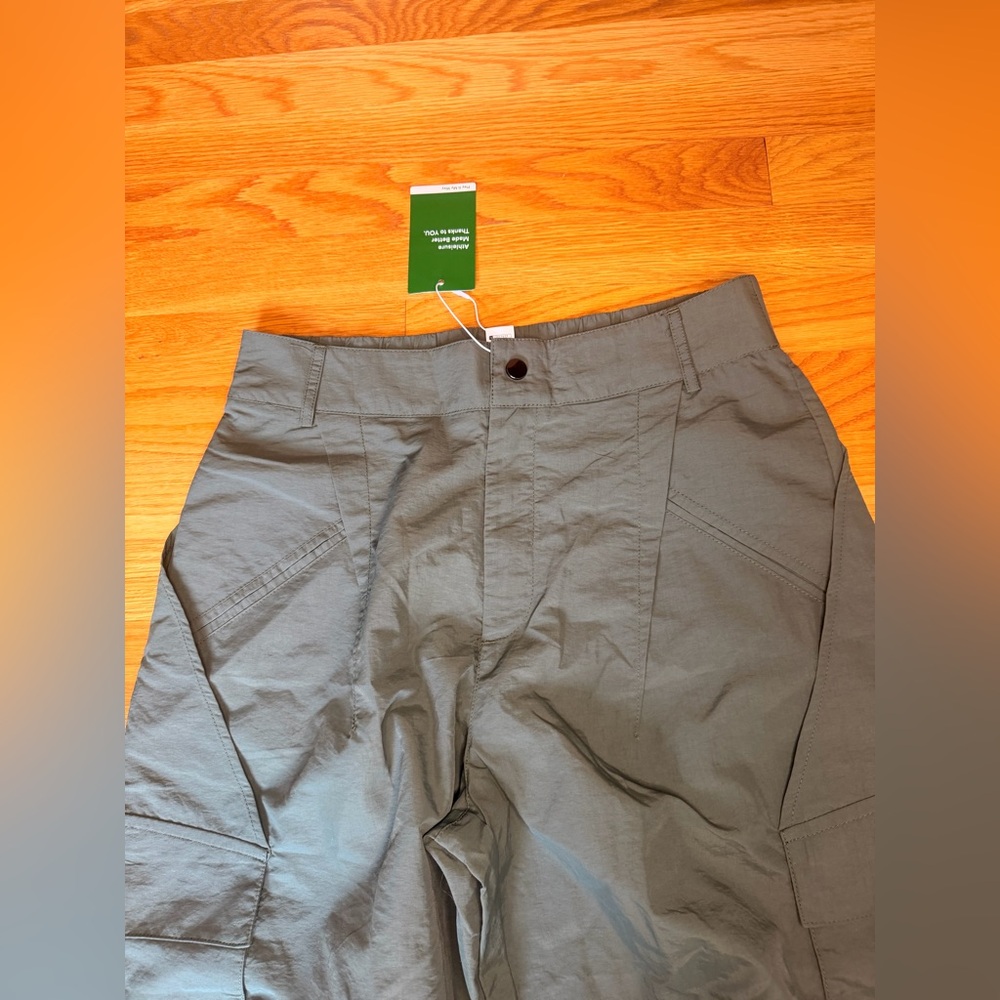 Halara Cargo Pants NWT Medium Wide Leg Green Nylon Travel Casual - Picture 3 of 10